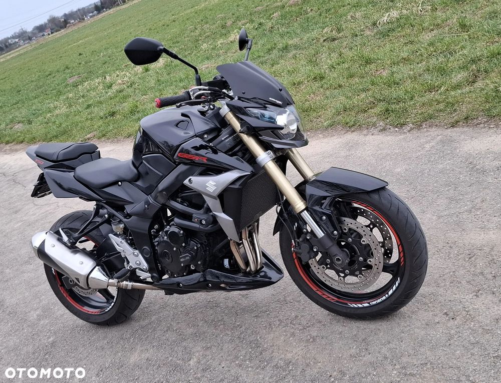 Suzuki GSR - 4