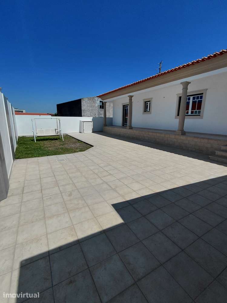 Moradia T3 com Jardim e Garagem em Pataias - Grande imagem: 3/26