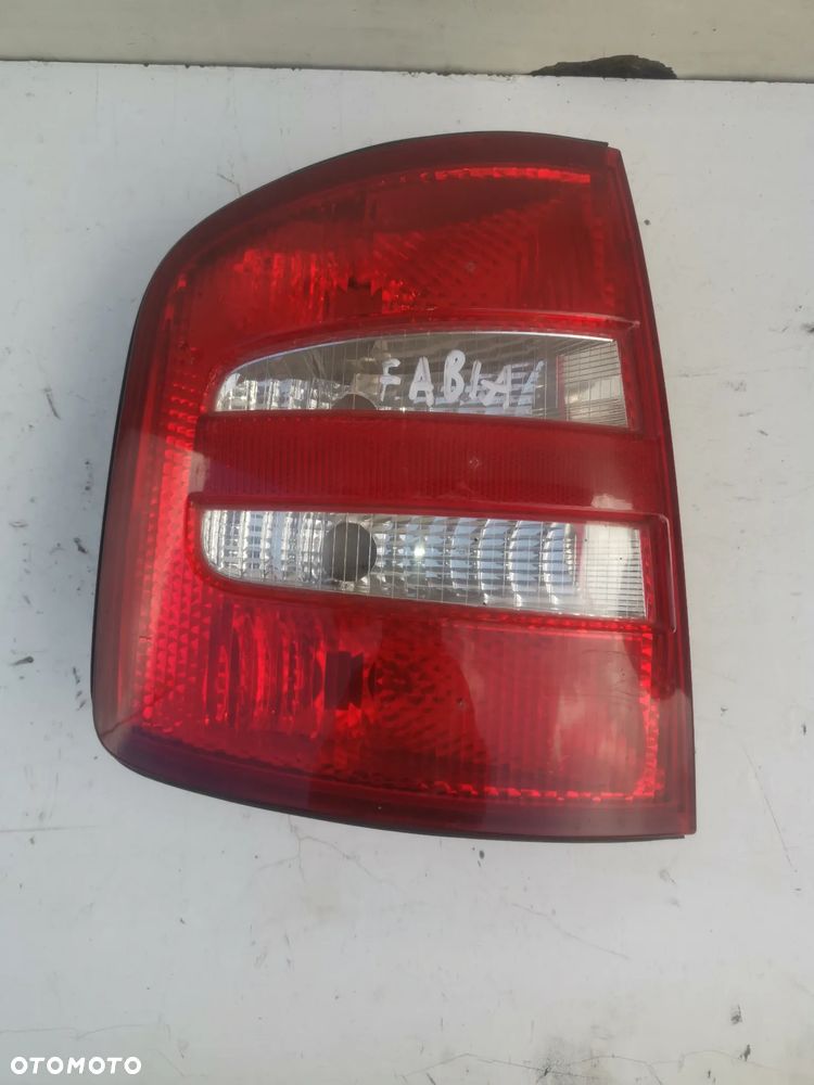 LAMPA LEWA TYLNA TYŁ SKODA FABIA I 6Y9945095 WKŁAD LAMPY PRAWY LEWY