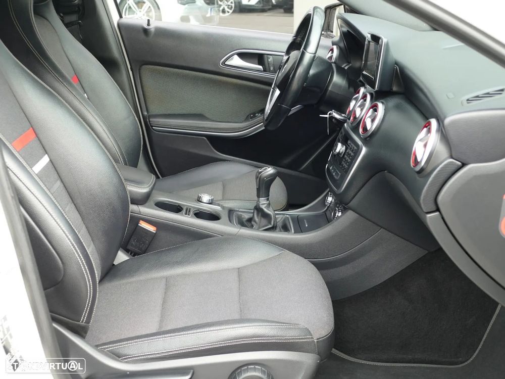 Mercedes-Benz A 180 d AMG Line - 28