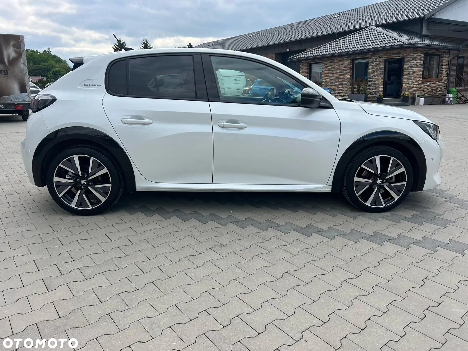 Peugeot 208 1.2 PureTech GT S&S - 6