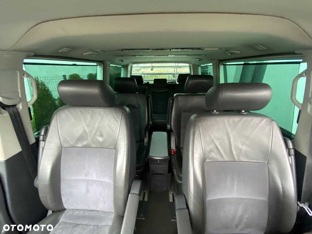 Volkswagen Multivan - 12