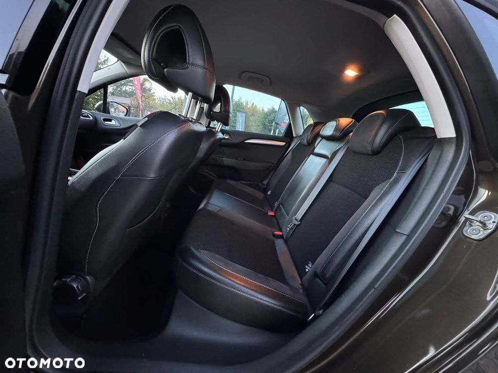 Citroën C4 VTi 120 Exclusive - 25