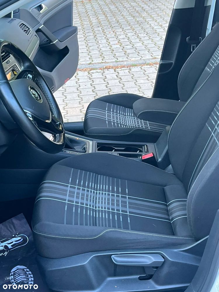 Volkswagen Golf 1.6 TDI DPF Highline - 23