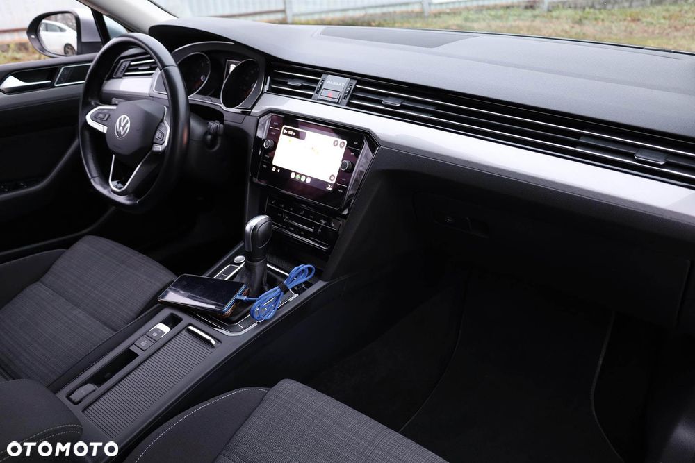 Volkswagen Passat - 33