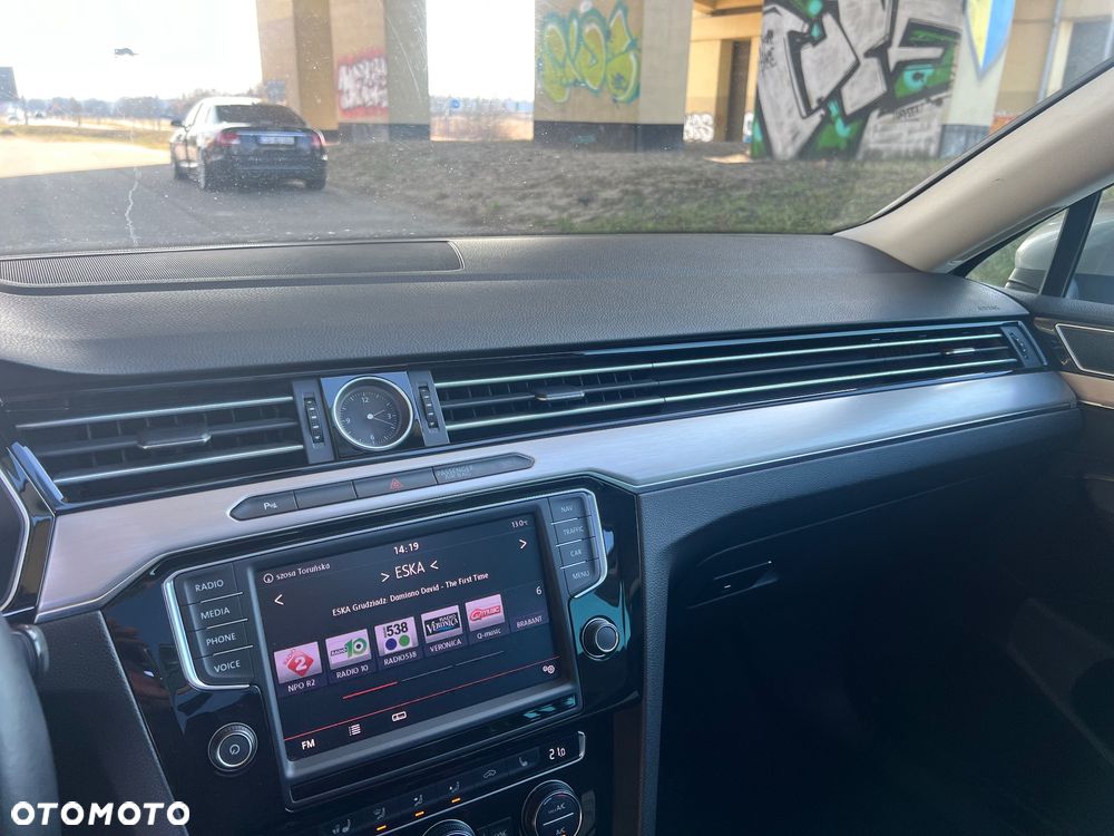 Volkswagen Passat 2.0 TDI (BlueMotion Technology) Highline - 31