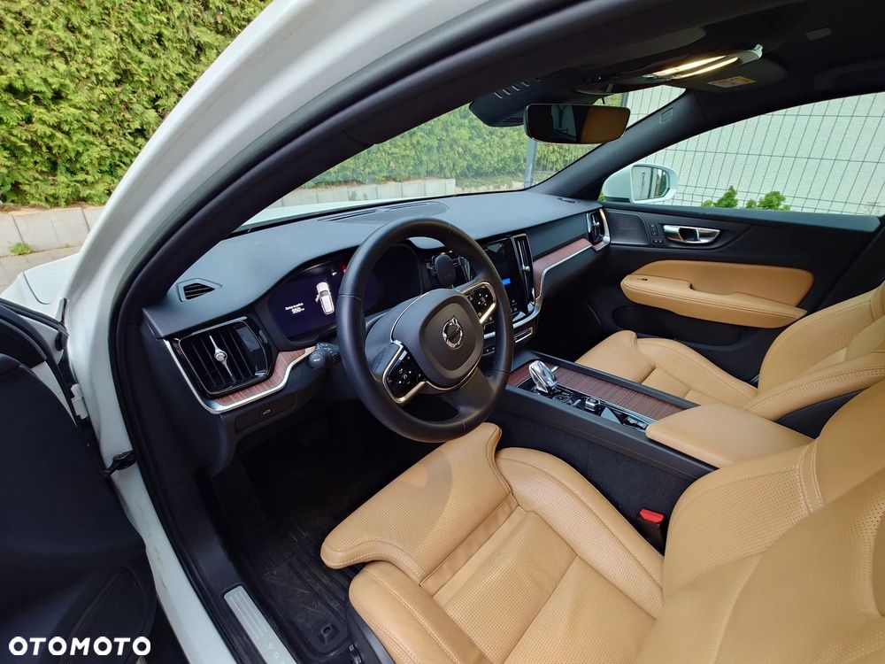 Volvo V60 Cross Country - 19