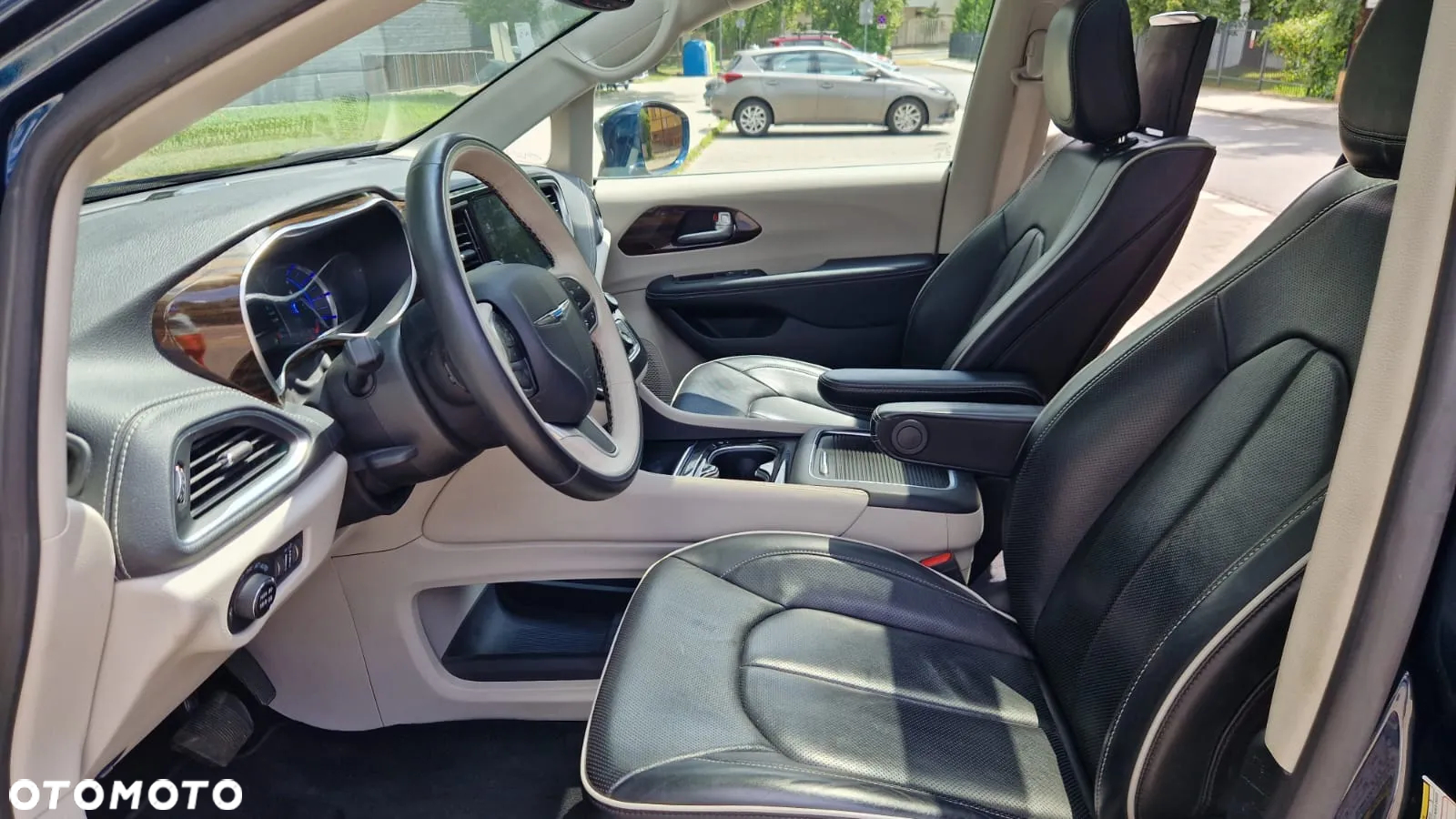 Chrysler Pacifica - 23