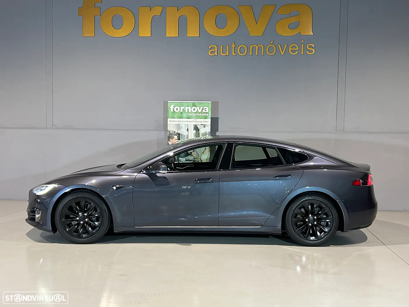 Tesla Model S - 9