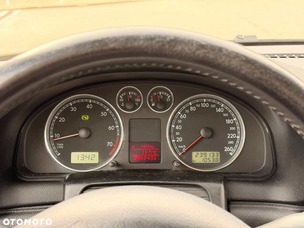 Volkswagen Passat - 25