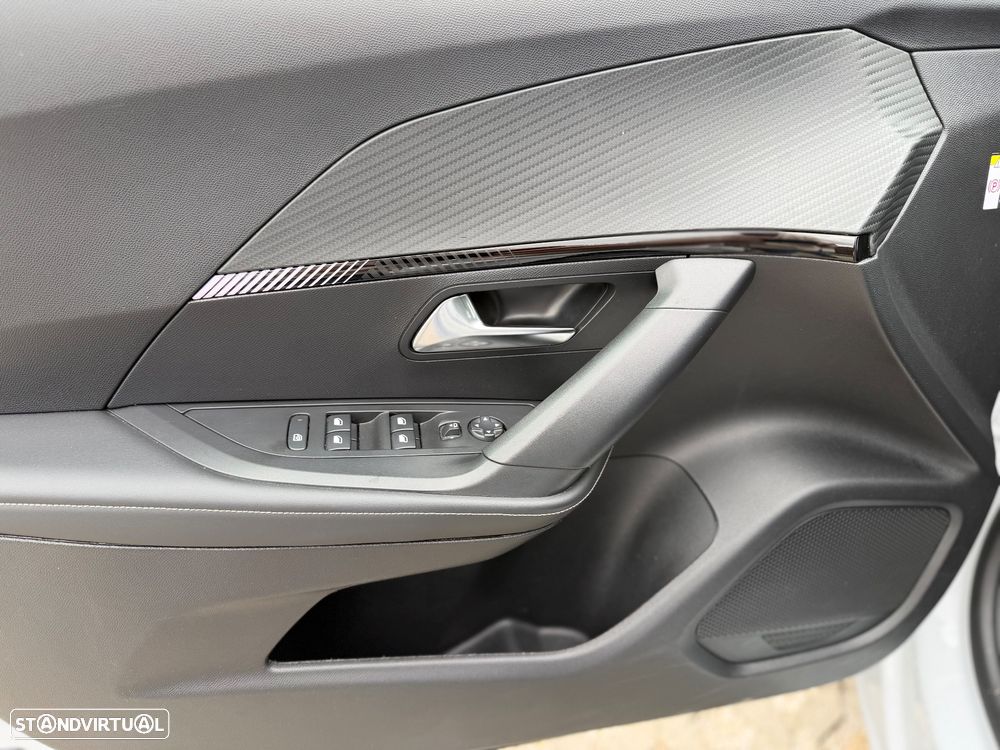 Peugeot 2008 PureTech 130 EAT8 Allure - 16