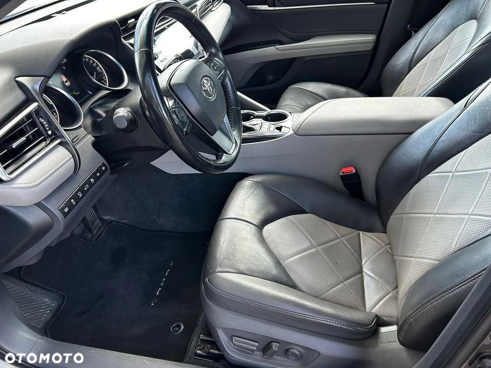 Toyota Camry Business Edition - 11