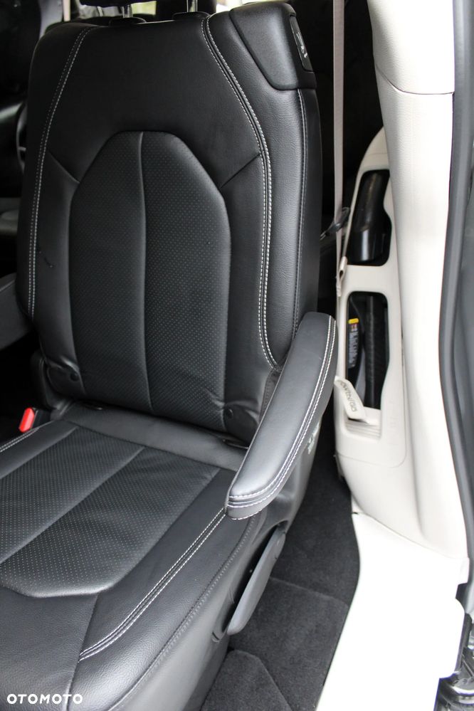 Chrysler Pacifica - 24