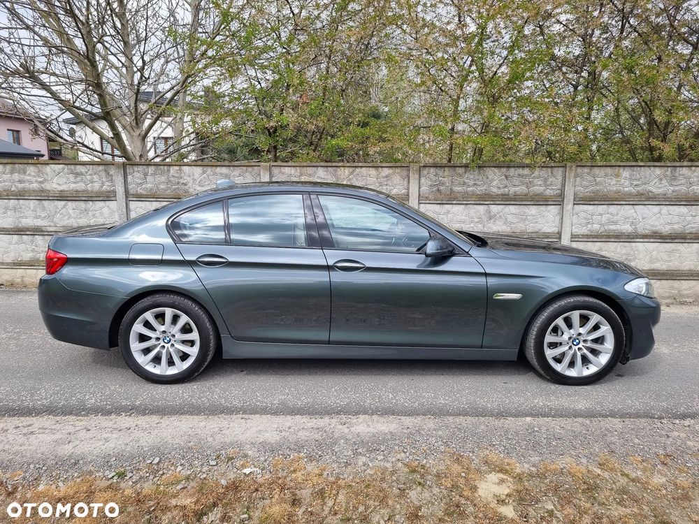 BMW Seria 5 528i Sport-Aut Luxury Line - 13