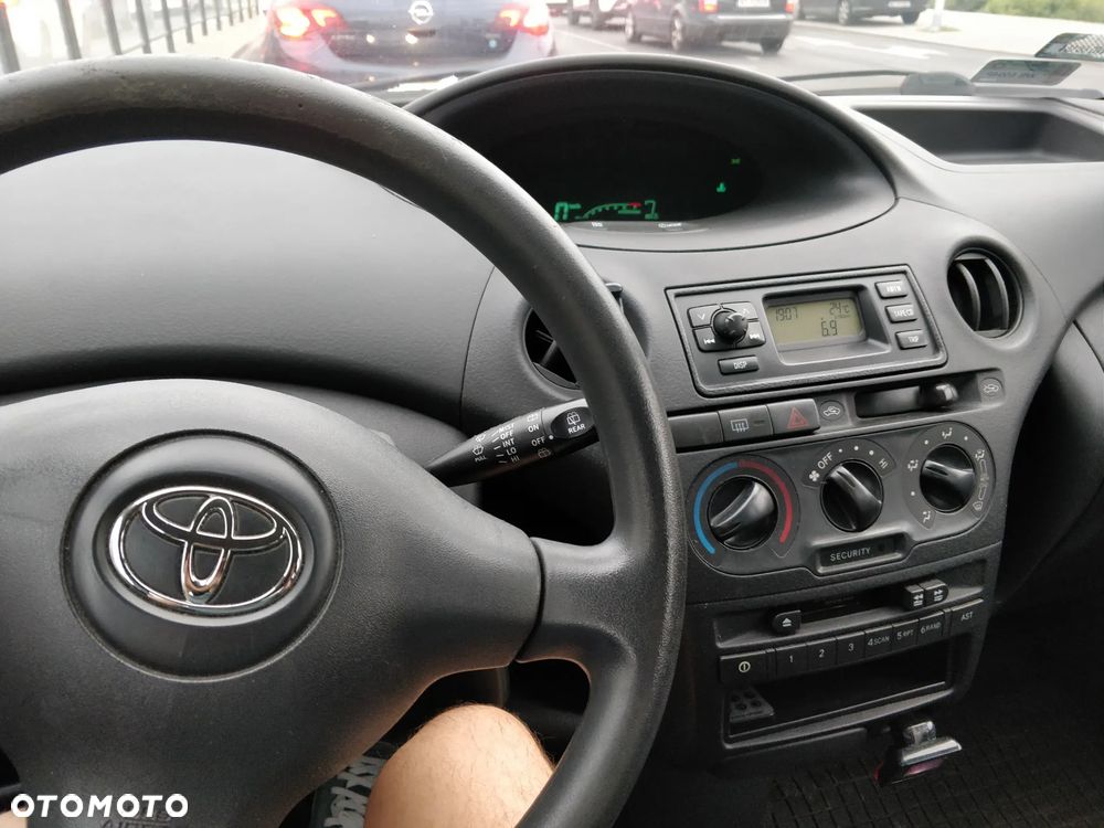Toyota Yaris 1.0 Base - 5