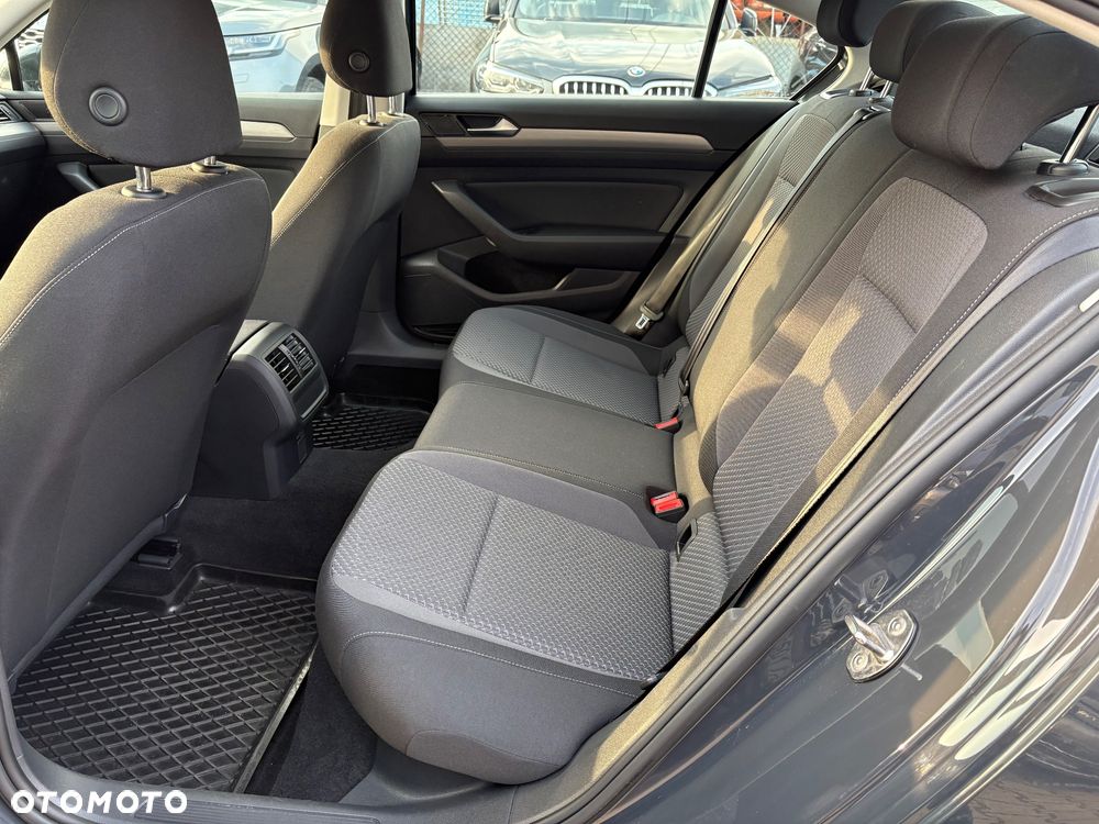 Volkswagen Passat - 20