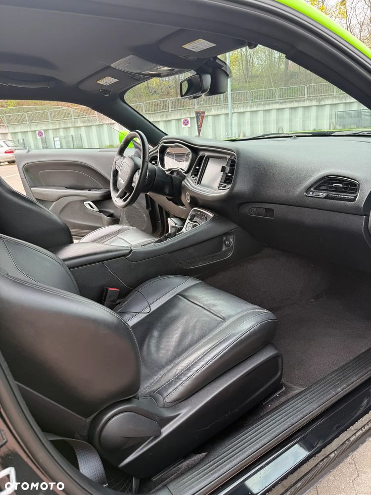 Dodge Challenger - 14