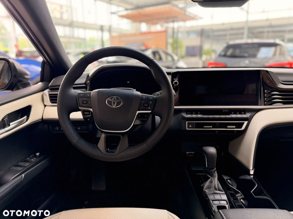 Toyota Camry - 10