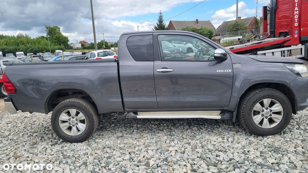 Toyota Hilux 4x4 Double Cab Executive - 5