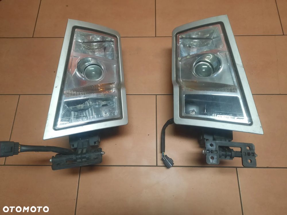 Lampa Reflektor Przednia Lewa Prawa Oryginal Volvo FH12 - 1