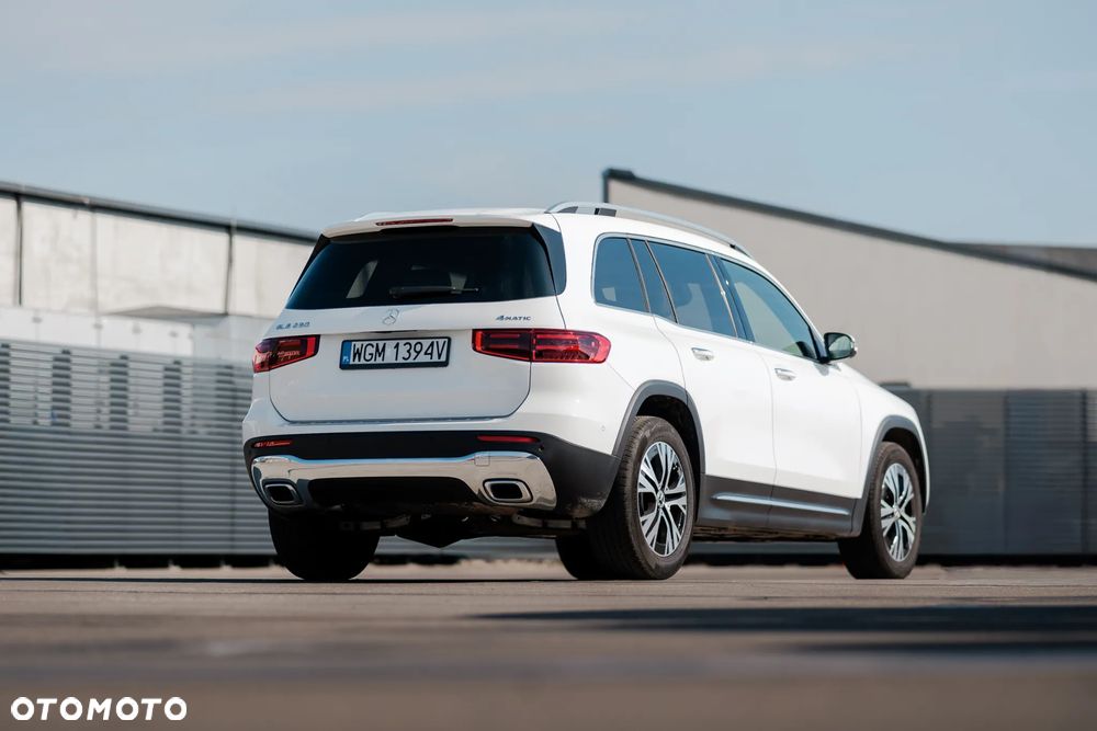 Mercedes-Benz GLB 250 4-Matic AMG Line 8G-DCT - 8