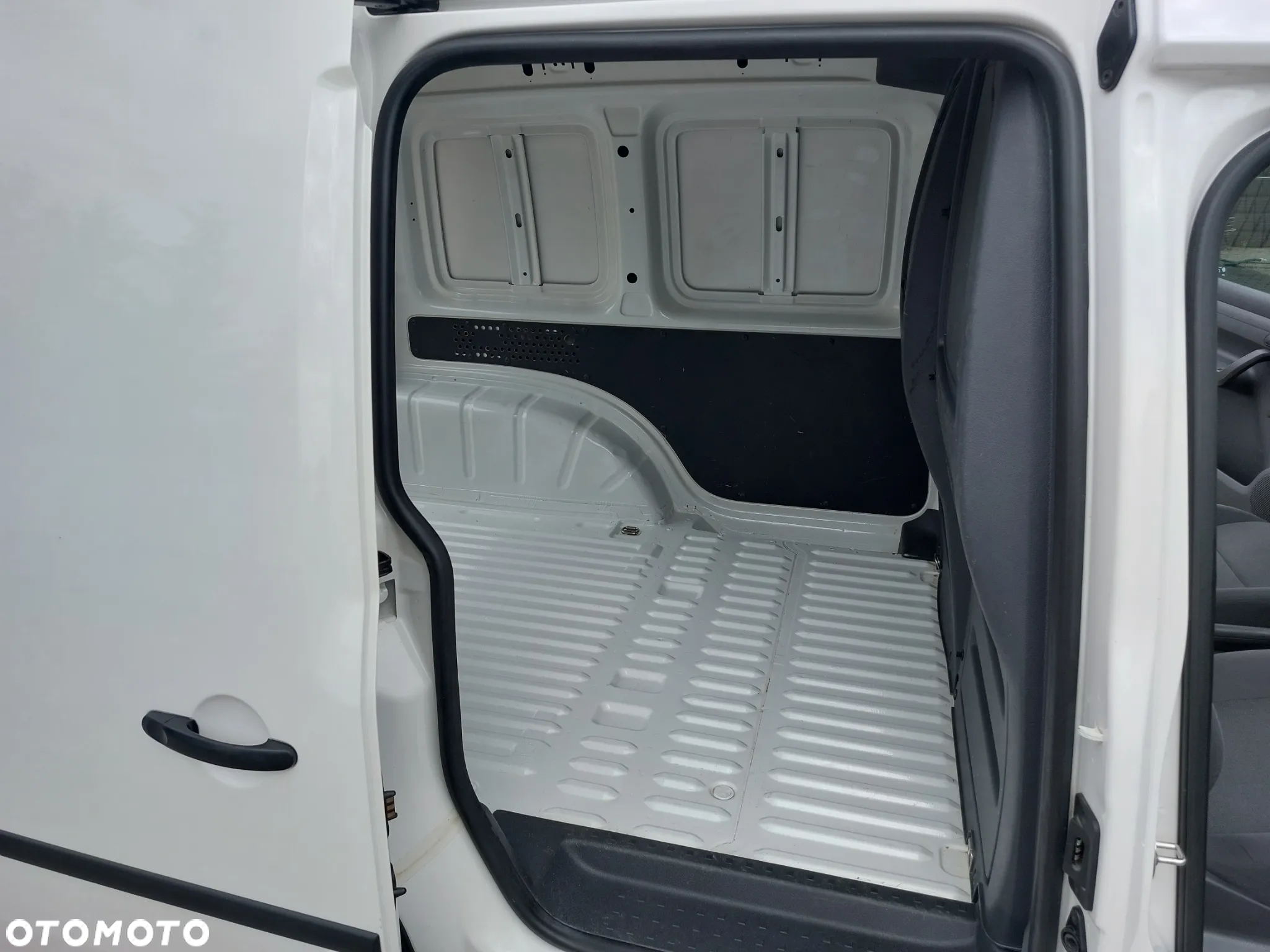 Volkswagen Caddy 1.6 TDI Comfortline - 20