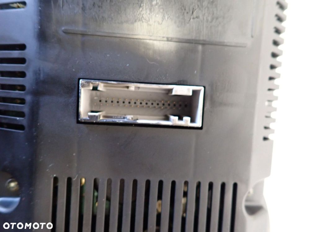 LICZNIK AUDI A6 C6 4F0920931E - 4