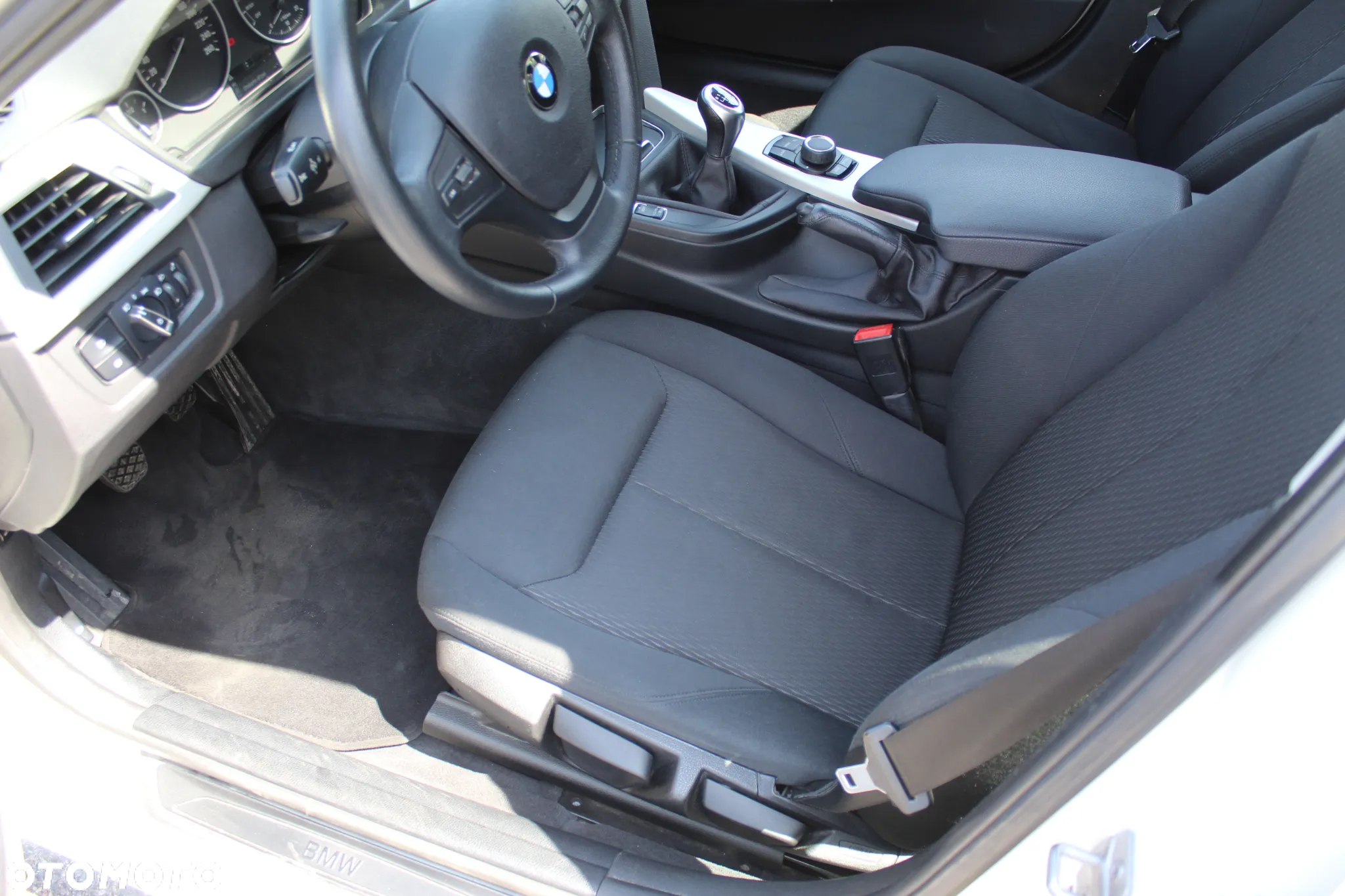 BMW Seria 3 318i - 15