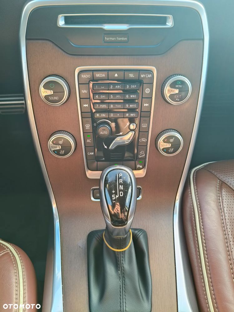 Volvo XC 70 D5 AWD Summum - 16