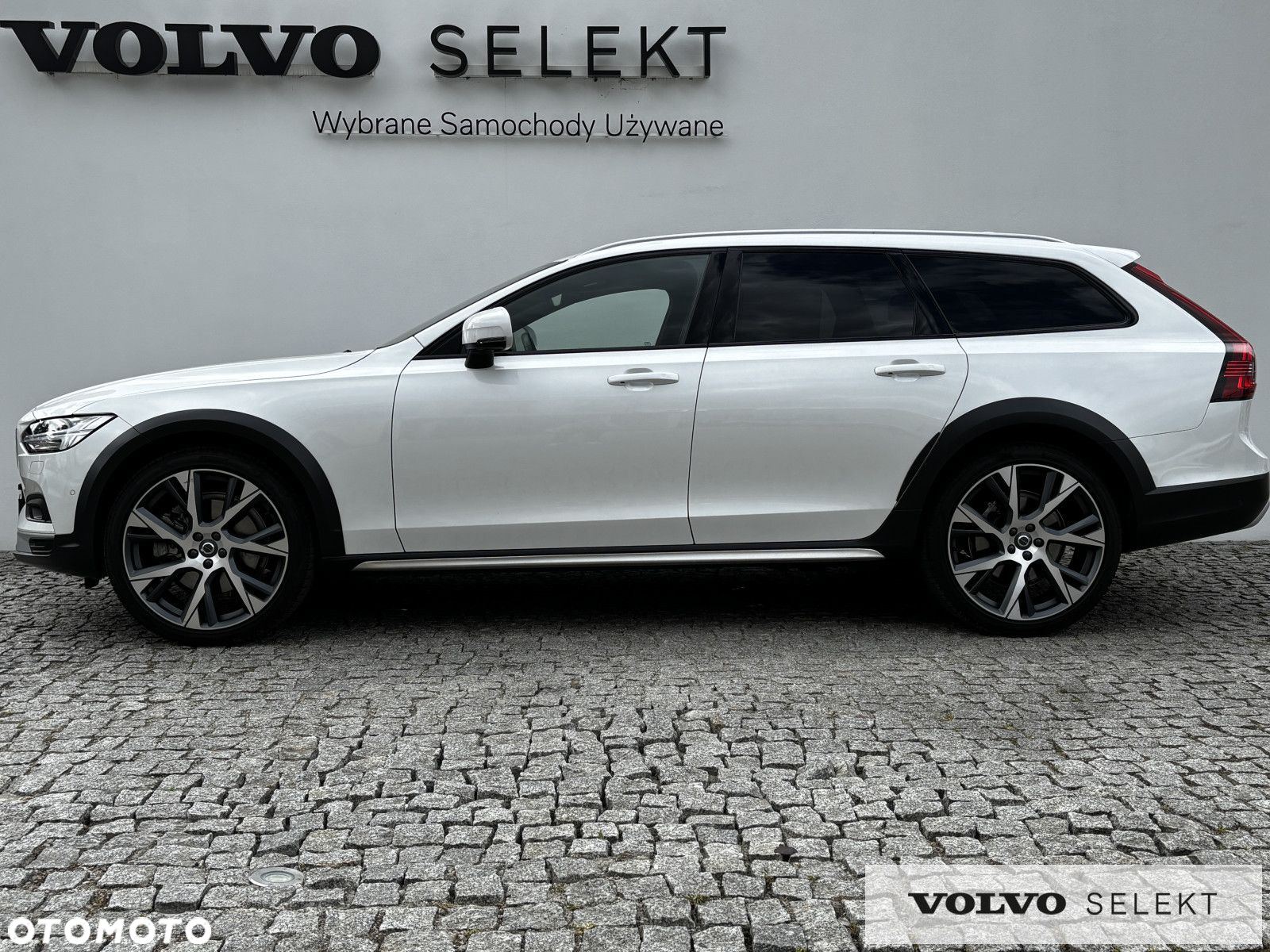 Volvo V90 Cross Country - 3
