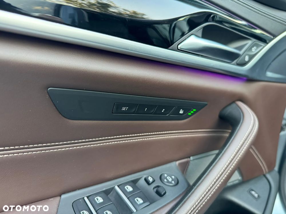 BMW Seria 5 530i xDrive Luxury Line sport - 19