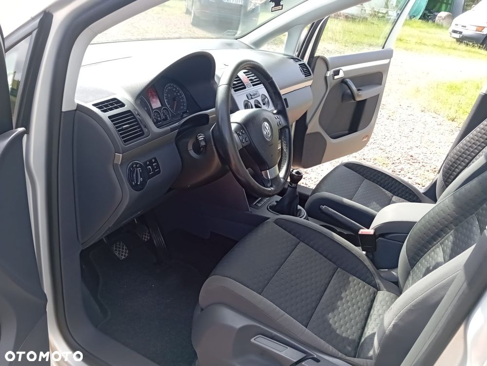 Volkswagen Touran 1.9 TDI DPF Blue Motion Trendline - 5