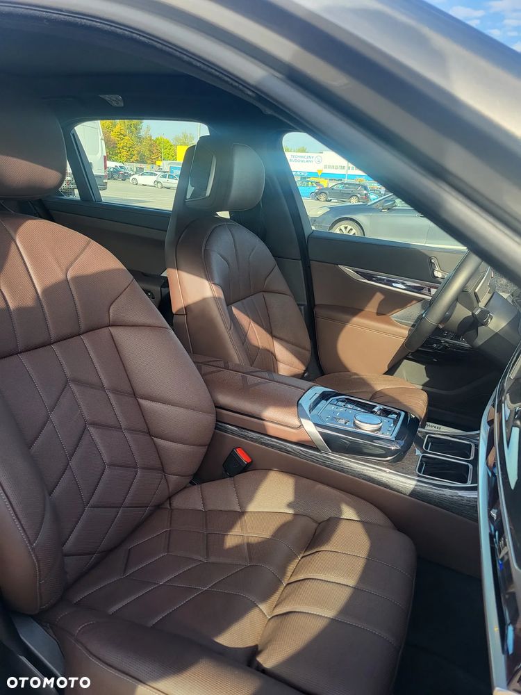 BMW Seria 7 - 24