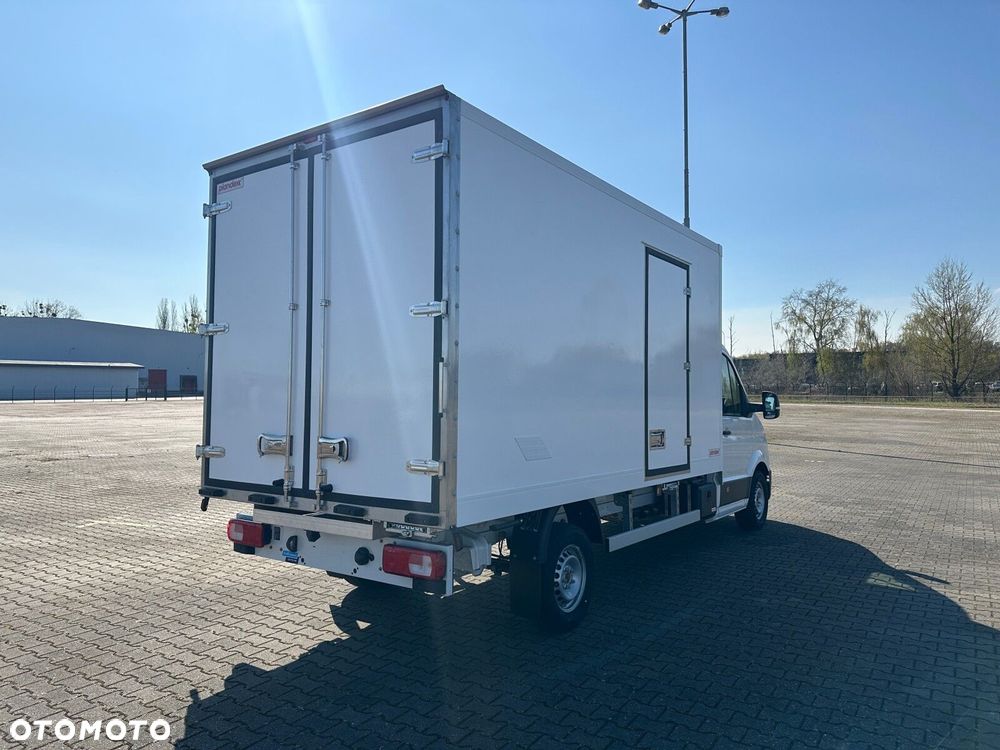 Volkswagen Crafter Podwozie z pojedynczą kabiną silnik: 2,0 l EURO VI SCR 163 KM / skrzynia biegów: Przedni napęd automatyczna 8-biegowa rozstaw osi: 4490 mm - 4