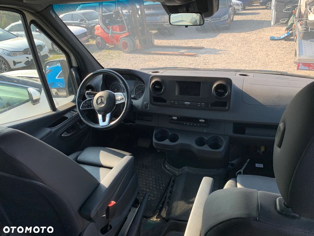 Mercedes-Benz Sprinter - 13