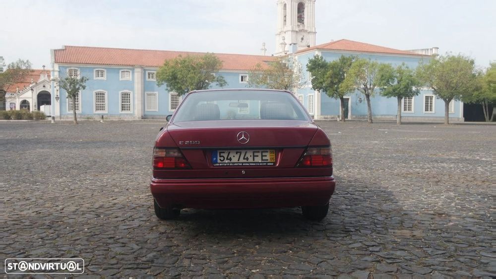 Mercedes-Benz E 200 - 4