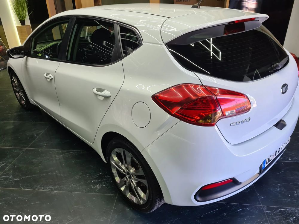 Kia Ceed 1.6 CRDi ISG Spirit - 4