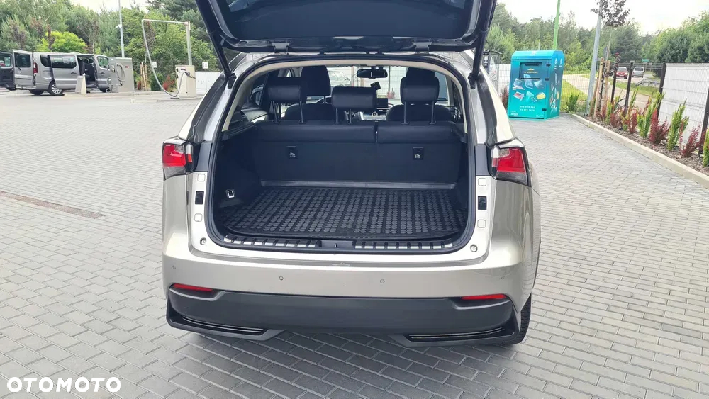Lexus NX 300h Comfort AWD - 4