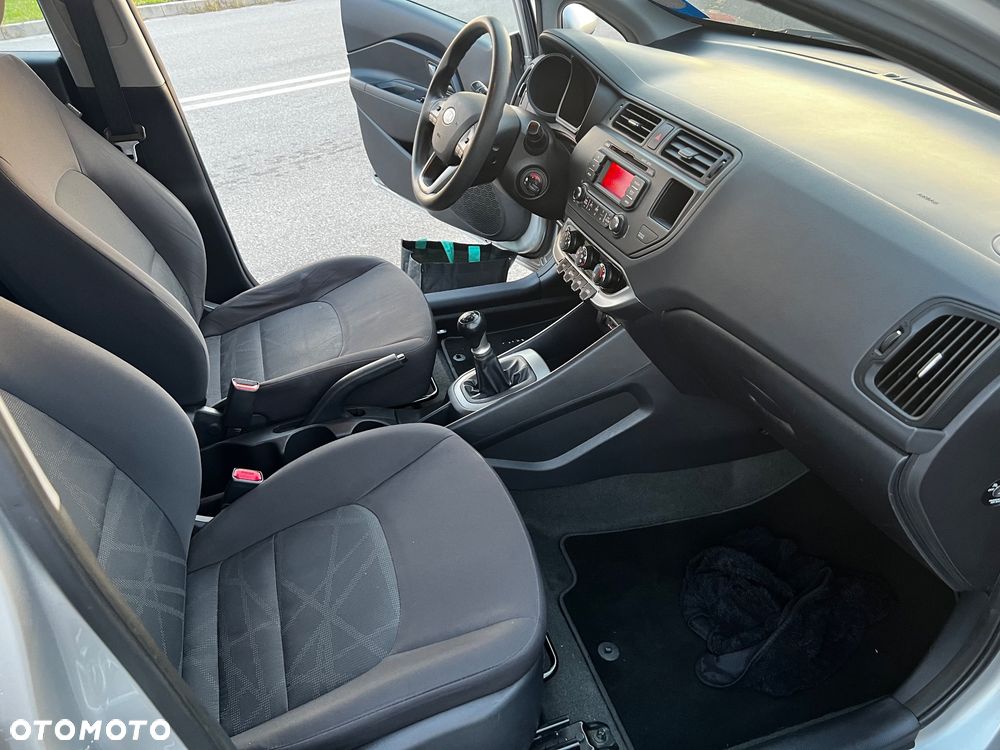 Kia Rio 1.2 L - 16