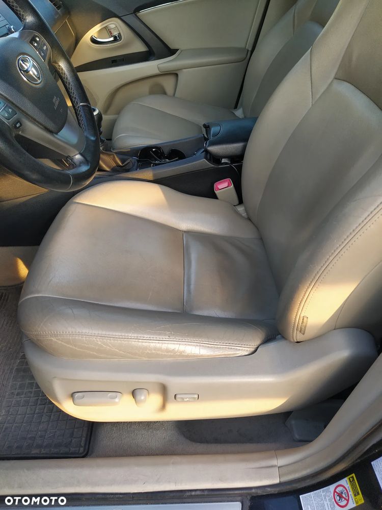 Toyota Avensis 2.0 D-4D - 17