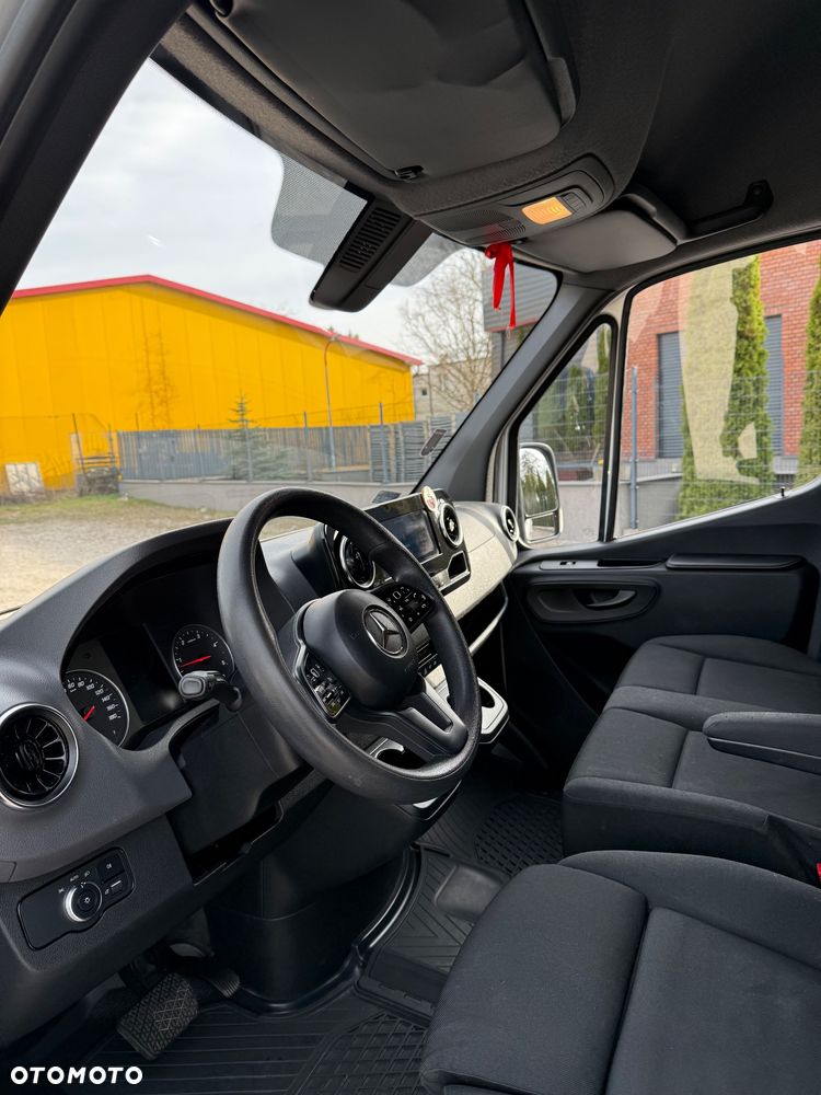Mercedes-Benz Sprinter - 28