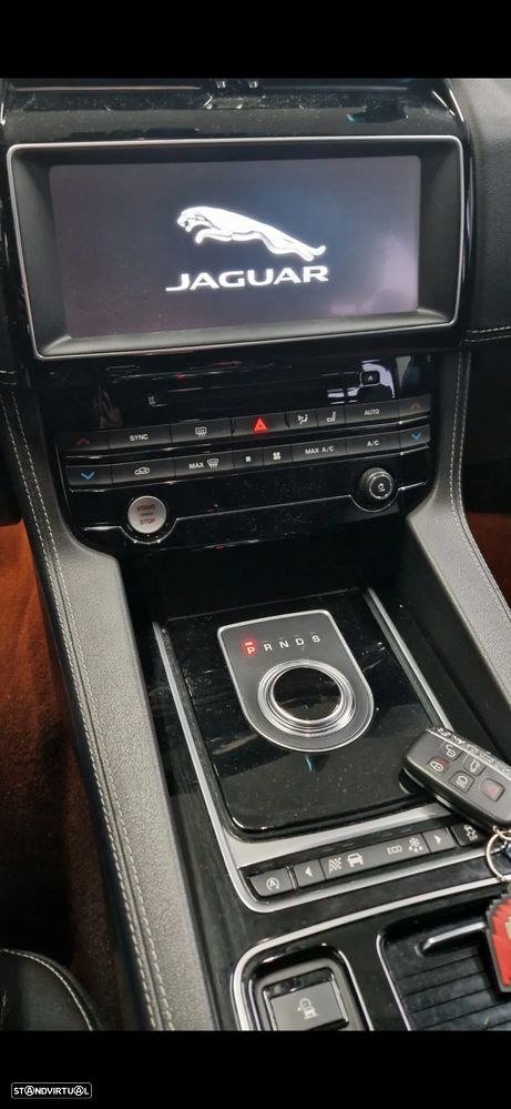 Jaguar F-Pace 20d Aut. R-Sport - 8