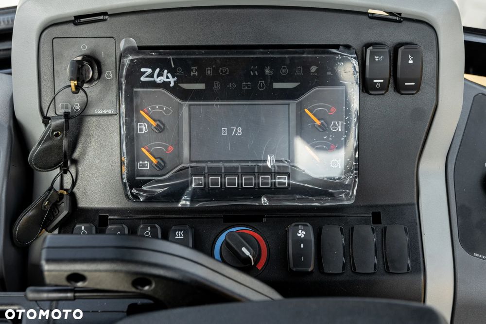 Caterpillar CAT 444 - 26