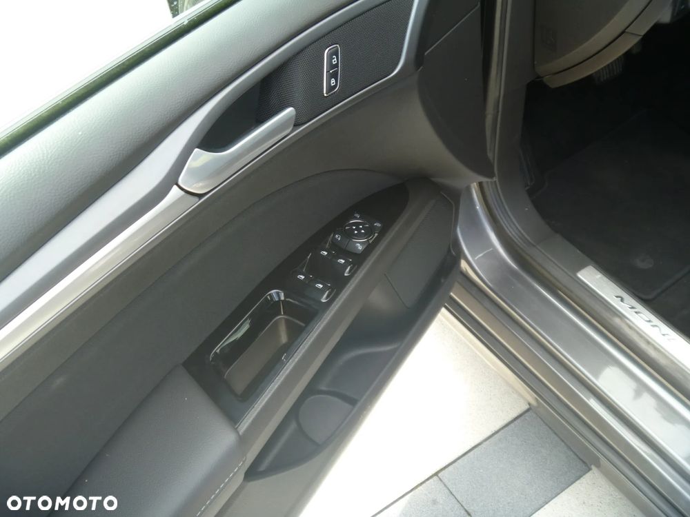 Ford Mondeo 2.0 TDCi Titanium PowerShift - 26