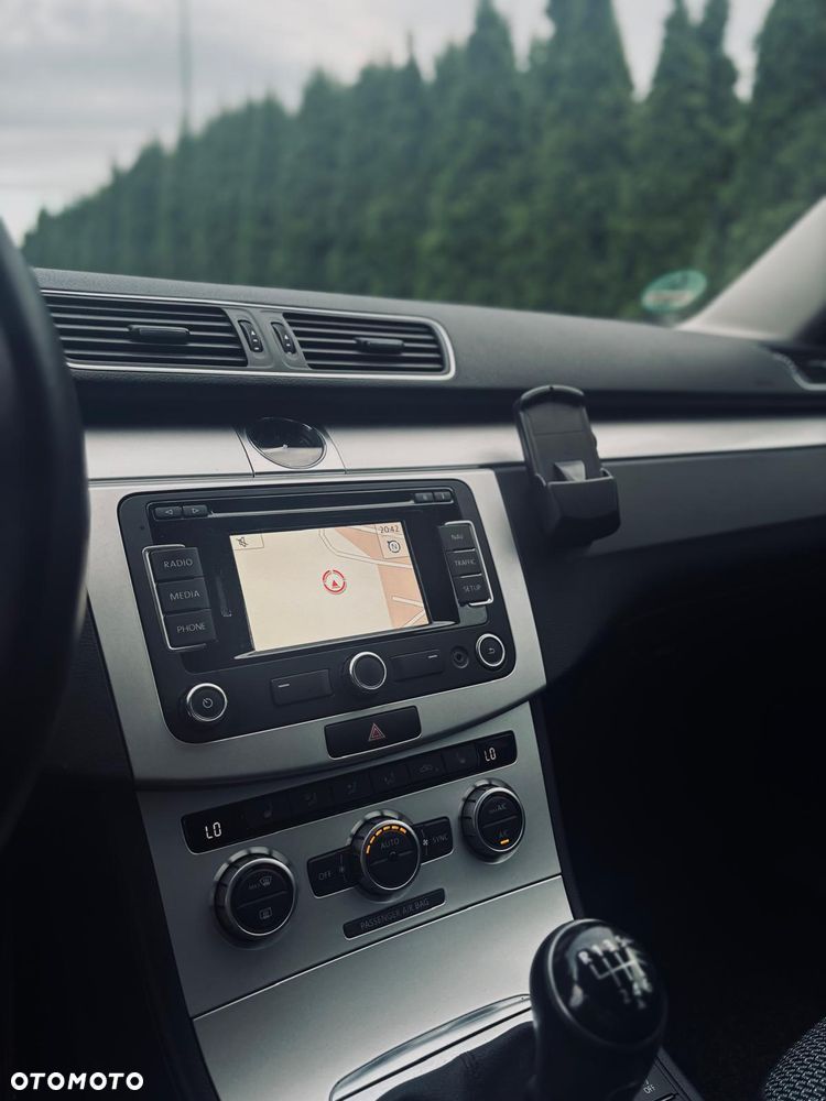 Volkswagen Passat - 4