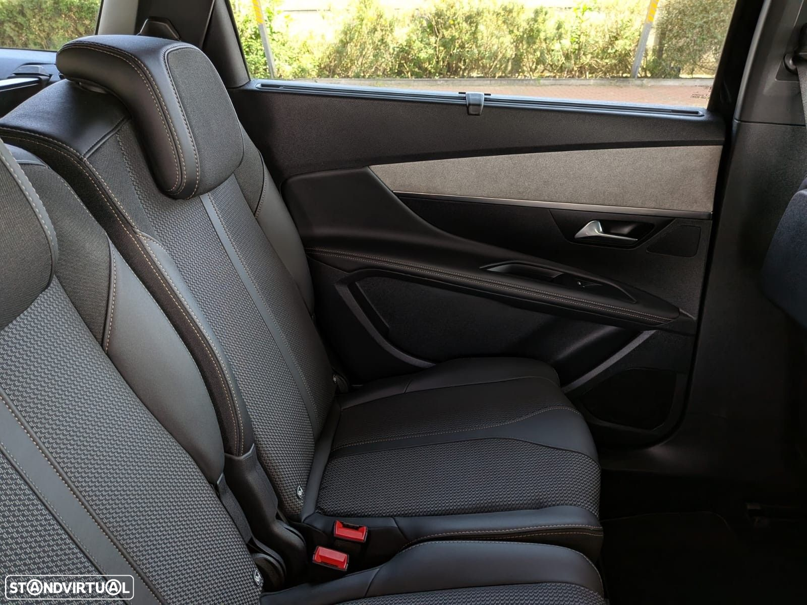 Peugeot 5008 1.5 BlueHDi Allure Pack EAT8 - 14