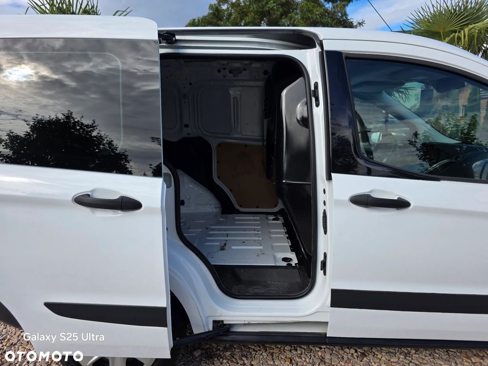 Ford Transit Courier - 36