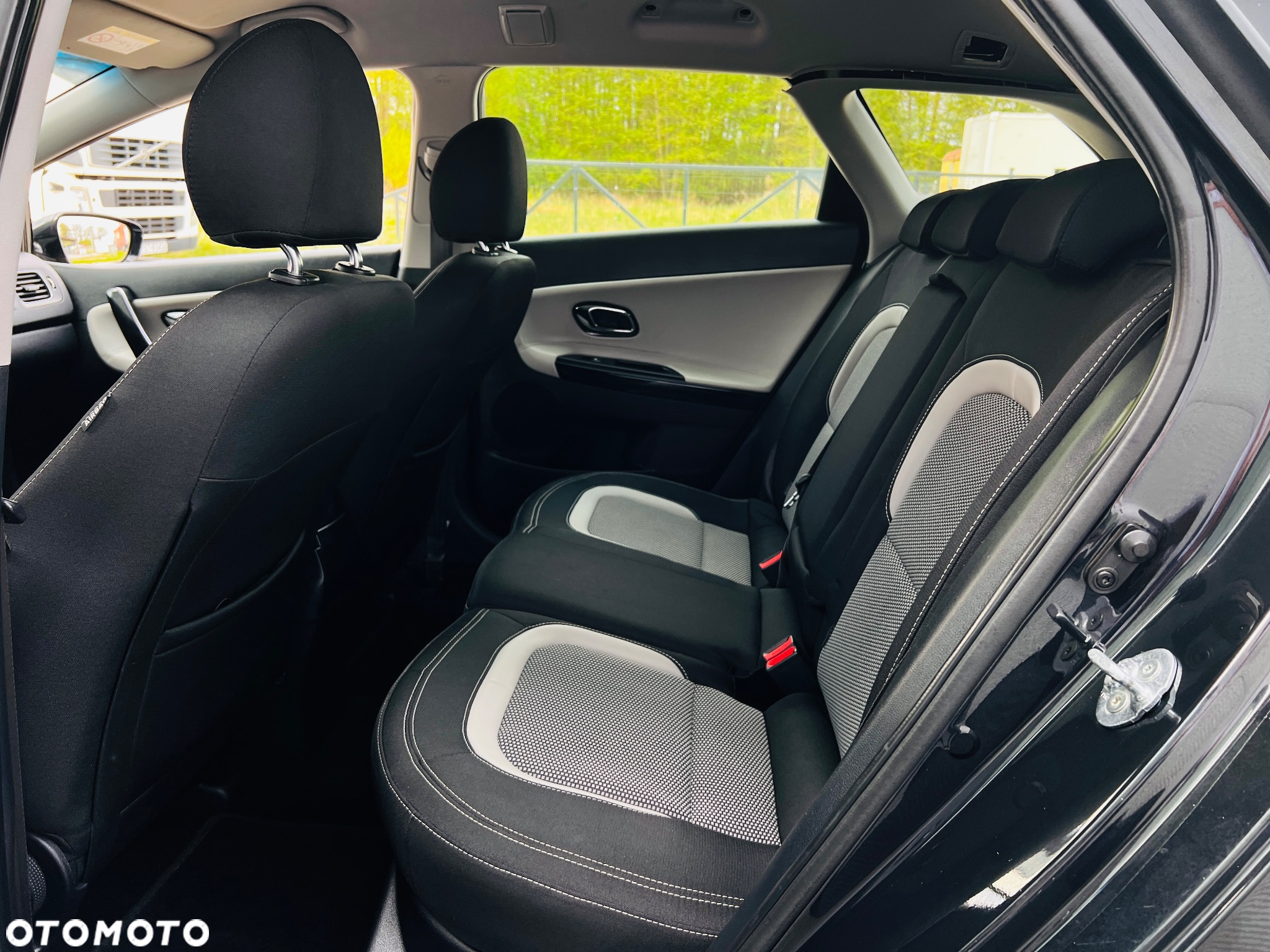 Kia Ceed 1.6 CRDi 128 ISG SW Platinum Edition - 6
