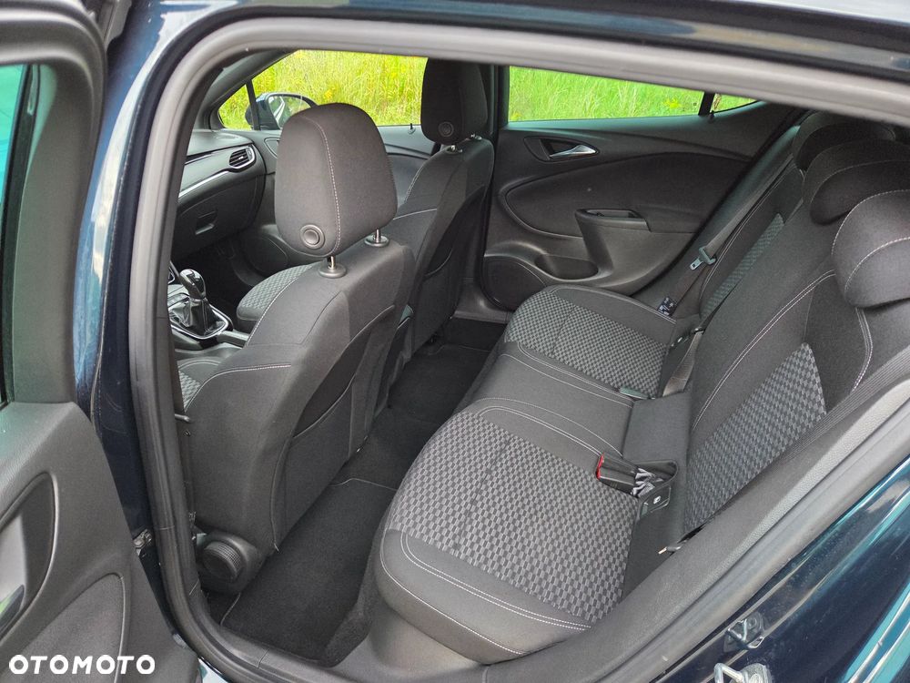 Opel Astra 1.6 T Dynamic S&S - 33