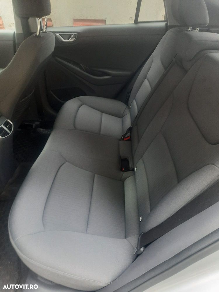 Hyundai IONIQ - 10